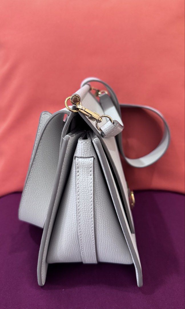 Polène Numéro Sept (Category: Luxury Bags & Wallets) located in Quezon City. Submitted by 2ndtake (Listing ID 1447365979, Image 2). Description: This is a white chalk Polène Numéro Sept handbag featuring a textured leather finish and signature gold-toned hardware. This structured crossbody bag has a distinctive gold latch closure and a flat top handle. It is crafted from textured calf leather, often found in a "chalk" or off-white color. The inte