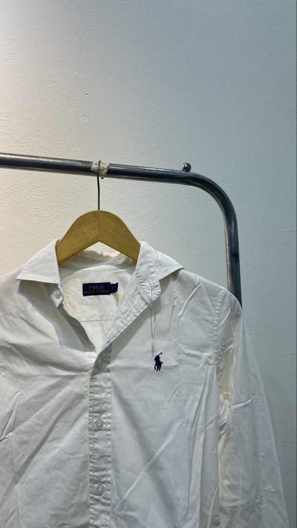 POLO RALPH LAUREN WHITE (Kategori: Atasan) berada di Cirebon. Dikirim oleh moonlab.id (ID iklan 1447459720, Gambar 2). Deskripsi: Original polo ralph lauren Bahan katun Warna putih, slim fit Ld 100/pj 61 Full tag, nominus Super like new 💯 📌More info detail : Wa: 0895-3356-68418 IG: Moonlab.id & Lushlooks.id .