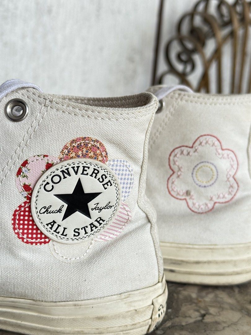 Preloved converse high cut shoes (Category: Sneakers) located in Quezon City. Submitted by silverls7 (Listing ID 1447372357, Image 2). Description: Original :)) Preloved shoes of mine. Needs cleaning .