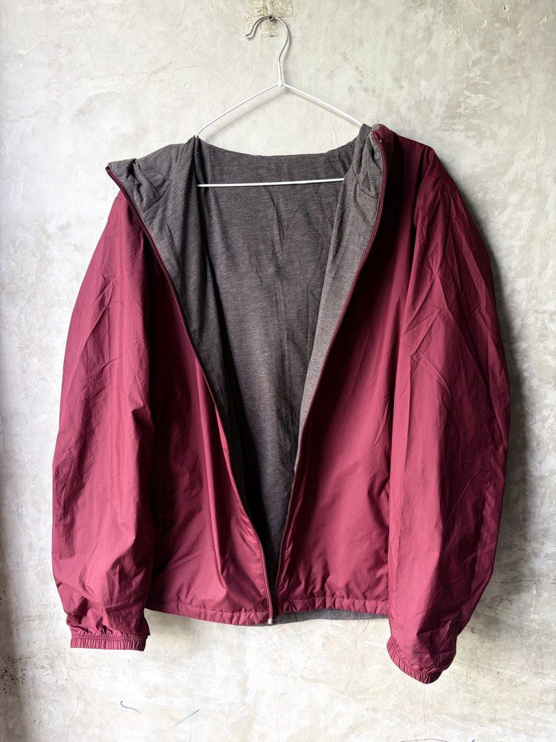 Preloved Uniqlo Reversible Parka XL (Category: Coats, Jackets and Outerwear) located in Quezon City. Submitted by Kopiluck (Listing ID 1447410743, Image 1). Description: With light issue pls see last pic. Yung laylayan slightly faded. Rest assured still in good condition Loc QC Add sf.