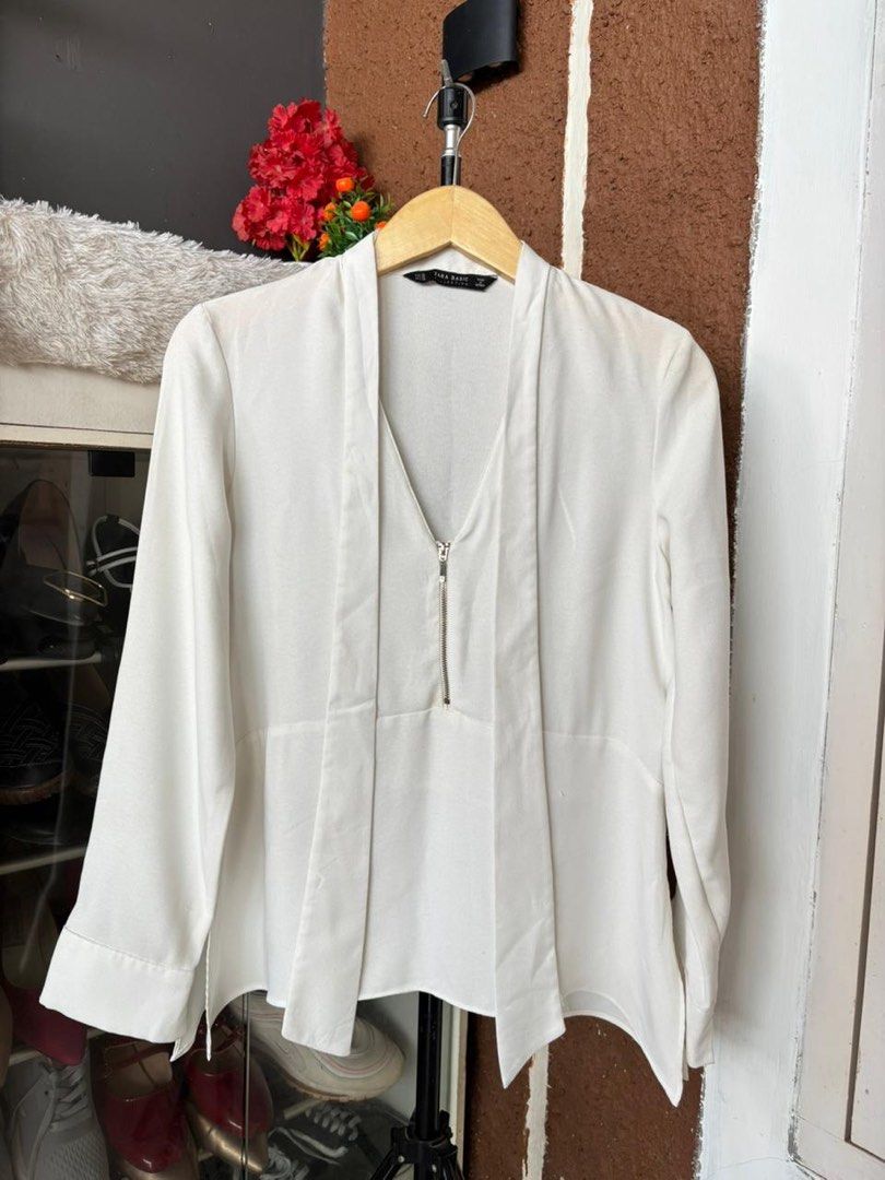 PRELOVED Zara Blouse | NO NEGO!! (Kategori: Atasan) berada di Bogor. Dikirim oleh prelovedbyshrly (ID iklan 1447339073, Gambar 1). Deskripsi: LD 90 P 60.