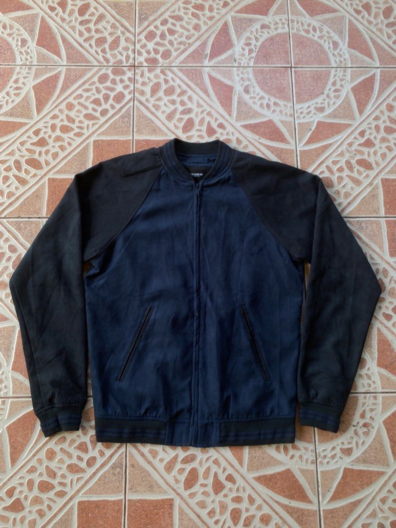 Pull&bear jacket (Category: Coats, Jackets and Outerwear) located in Cebu City. Submitted by griftandgrind (Listing ID 1447391338, Image 1). Description: Pull&bear jacket Excellent condition no issue Color rate: 9.5/10 Size M on tag (20.5W 26.5L) Details already posted 385 ship .
