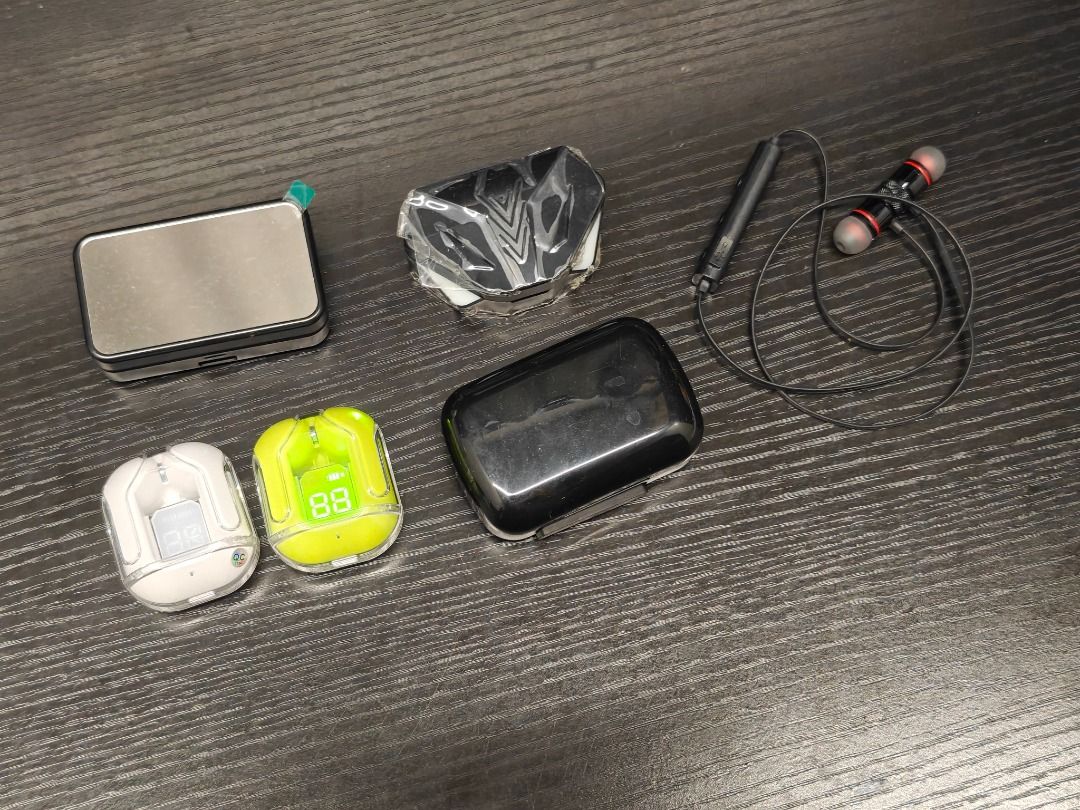 Random Wireless Earphones Earbuds