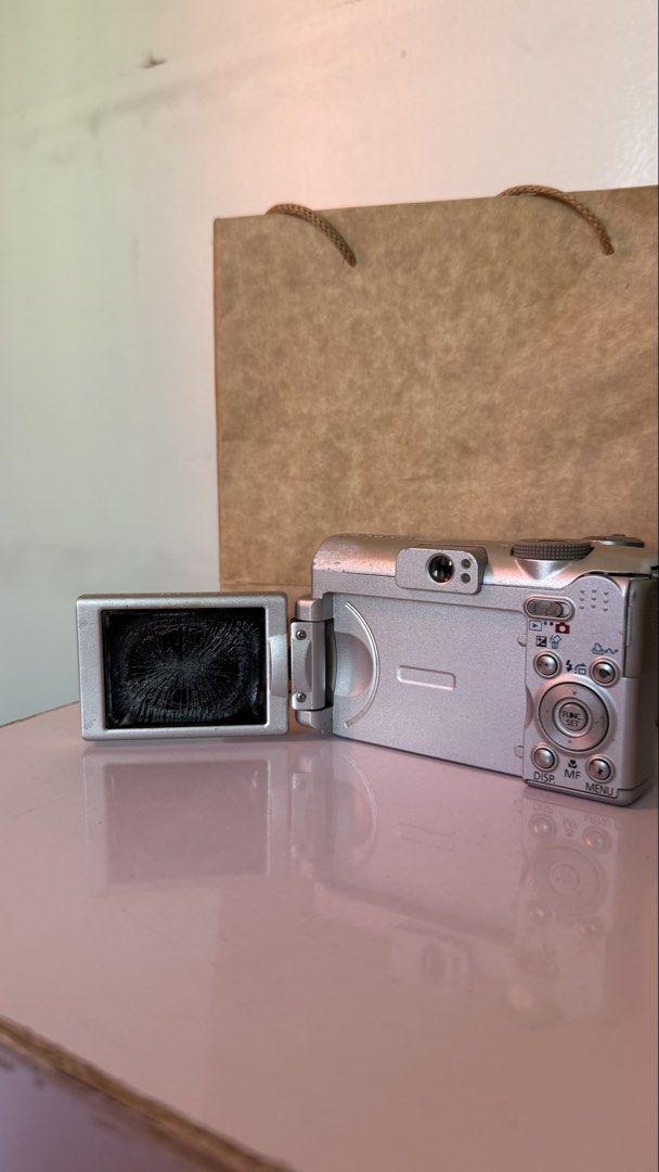 RARE | Canon PowerShot A630 (Category: Cameras) located in Taytay. Submitted by egssnbacon (Listing ID 1447367090, Image 3). Description: FOR REPAIR OR PARTS | Canon PowerShot A630 ✅ Great for vintage grainy & soft photos ✅ Flip screen (good for selfies) ✅ Uses 4x AA Battery ✅ Minimal dust in viewfinder ✅ Buttons are crisp ✅Clean battery slot ❎ LCD burn for repair ❎ Doesn’t turn on anymore ❎ Slightly faded texts (see photos for reference) Buy at 