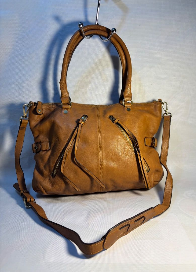 Rhizliza Brown Leather Shoulder Bag (Category: Shoulder Bags) located in Davao. Submitted by eladon27 (Listing ID 1447449098, Image 1). Description: - Brown leather shoulder bag from Rhizliza - Main compartment with internal pockets and a zip pocket - Top handles and a detachable shoulder strap - Elegant gold hardware details - Ample space for your daily essentials -2 way with sling -clean interior -no rubs on at the bottom.