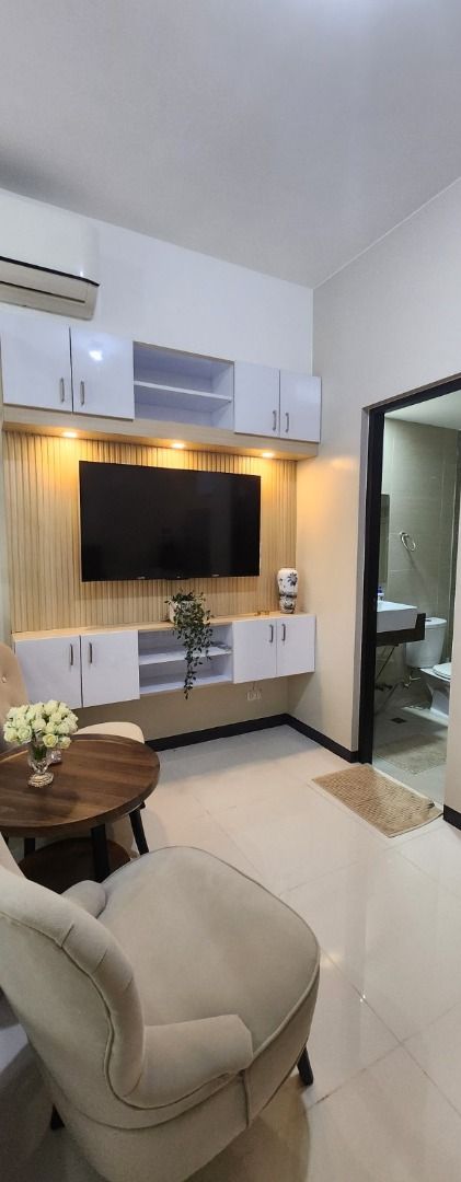 Salcedo Skysuites Studio-type for RENT (Category: Apartments & Condos) located in Makati City. Submitted by lemontreerealestateinc. (Listing ID 1447381010, Image 1). Description: Salcedo Skysuites Salcedo Village, Makati City FOR RENT: Furnished studio-type bedroom condominium unit in Salcedo Village, Makati City with 36 sqm floor area. This Furnished condo for rent in Salcedo Village offers a comfortable and convenient lifestyle in a prime locat