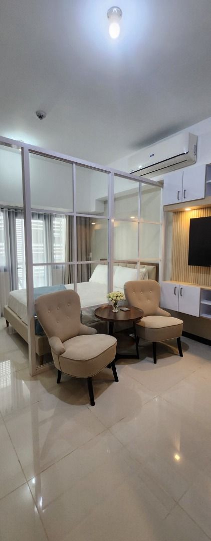 Salcedo Skysuites Studio-type for RENT (Category: Apartments & Condos) located in Makati City. Submitted by lemontreerealestateinc. (Listing ID 1447381010, Image 3). Description: Salcedo Skysuites Salcedo Village, Makati City FOR RENT: Furnished studio-type bedroom condominium unit in Salcedo Village, Makati City with 36 sqm floor area. This Furnished condo for rent in Salcedo Village offers a comfortable and convenient lifestyle in a prime locat