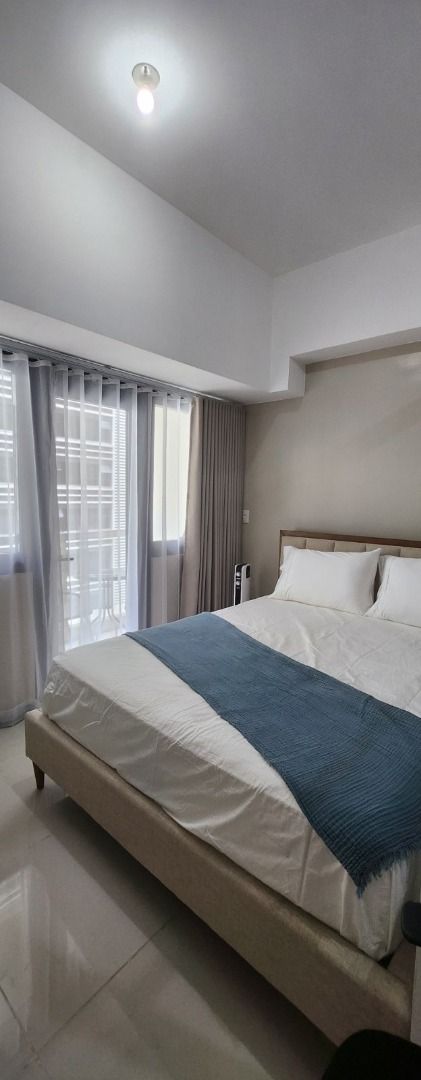 Salcedo Skysuites Studio-type for RENT (Category: Apartments & Condos) located in Makati City. Submitted by lemontreerealestateinc. (Listing ID 1447381010, Image 2). Description: Salcedo Skysuites Salcedo Village, Makati City FOR RENT: Furnished studio-type bedroom condominium unit in Salcedo Village, Makati City with 36 sqm floor area. This Furnished condo for rent in Salcedo Village offers a comfortable and convenient lifestyle in a prime locat