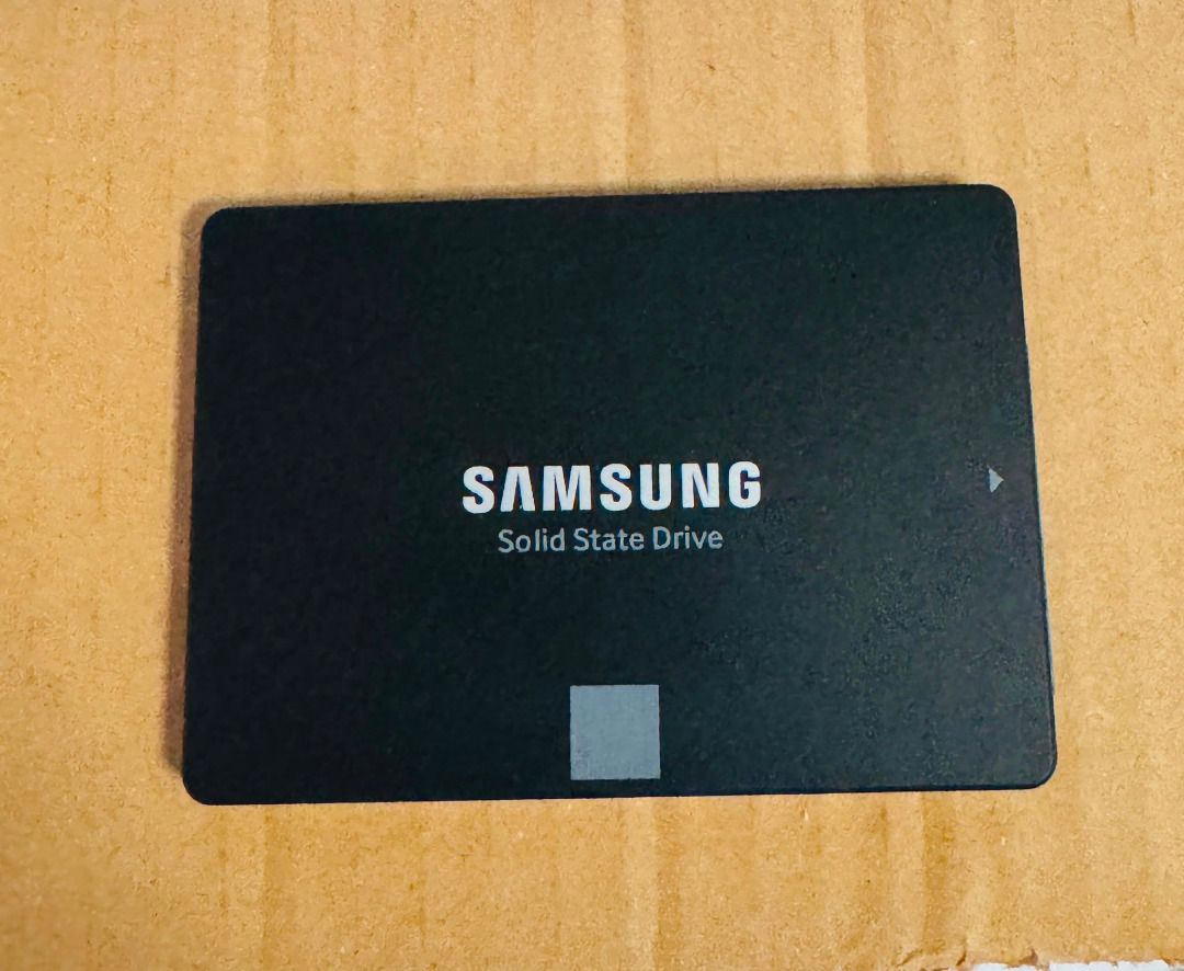 Samsung SSD 860 EVO 500gb (Health 99%)