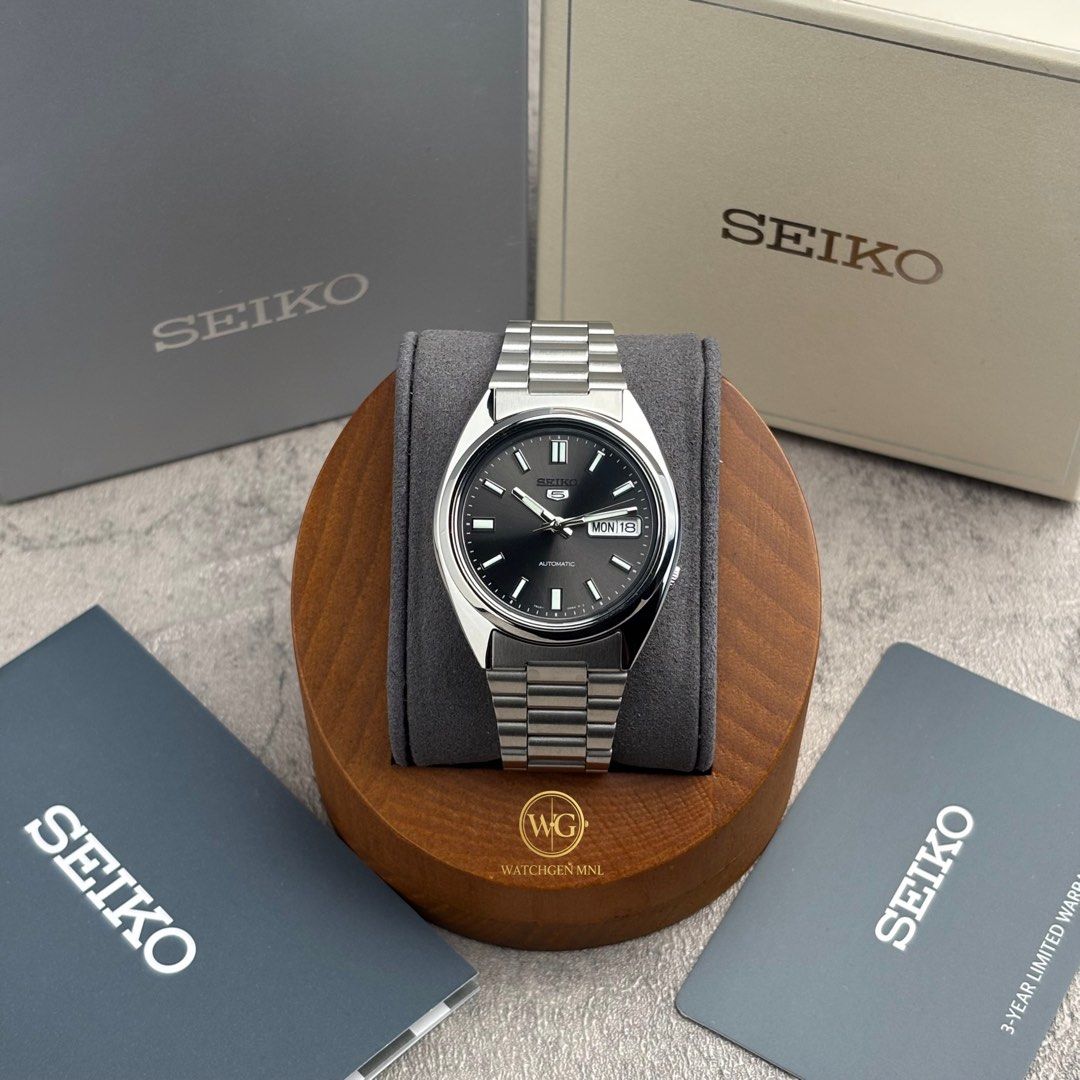 Seiko SNXS79K1 SNXS79 (Category: Men's Watches) located in Manila. Submitted by drhanlie (Listing ID 1447420092, Image 3). Description: Seiko 5 SNXS79K | SNXS79 ⌚️ Classic Black Sunburst Dial (Discontinued) FOR ONLY ₱8,490 ✅ Specs: Movement: 7S26 Automatic Crystal: Hardlex crystal Case Size: 37mm Thickness: 11mm Lug-to-lug: 43mm Water Resistance: 30m Power Reserve: Approx. 40 hours Condition: Brand New Inclusions: Complete Set Guaranteed Original