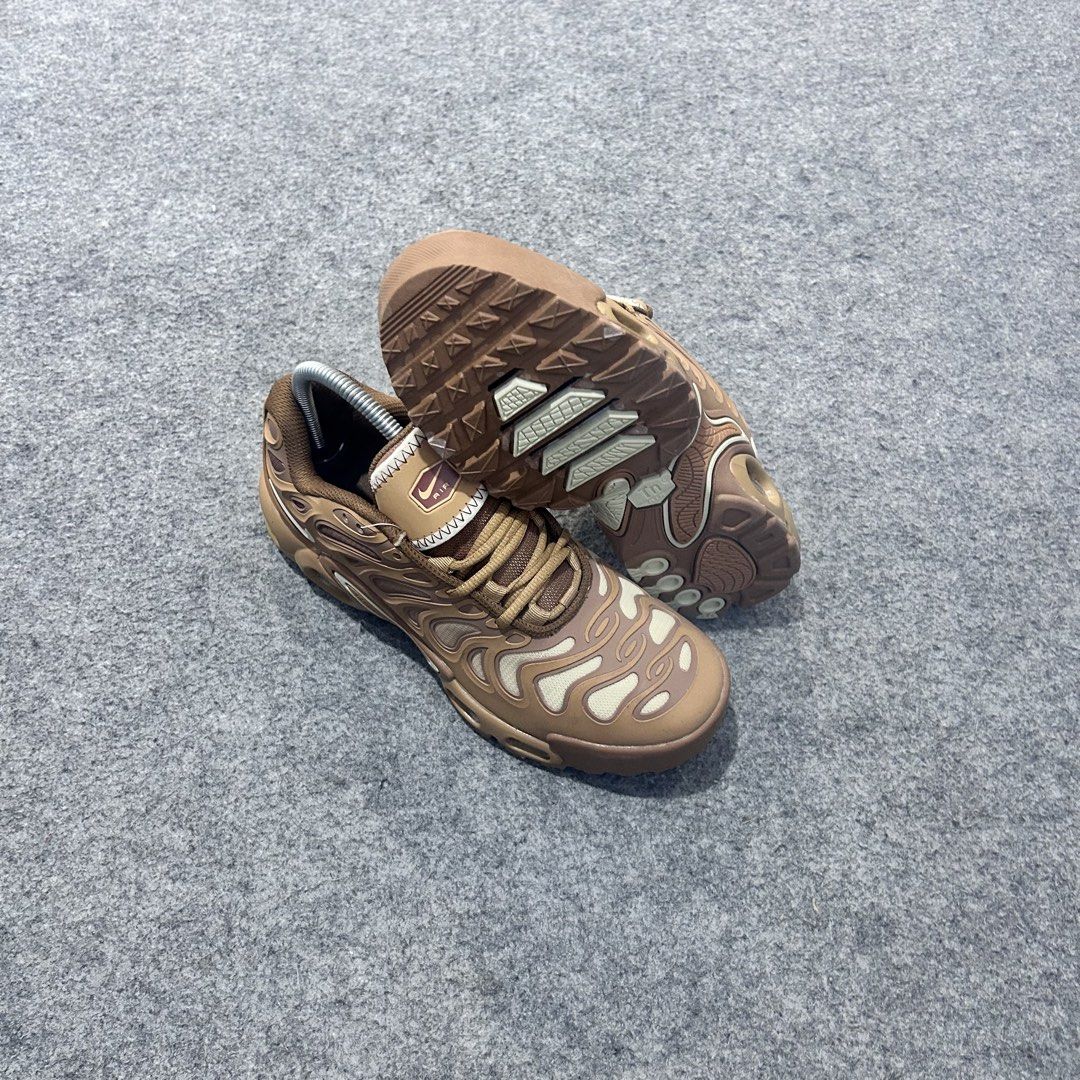 Sepatu Nike Air Max Plus Drift Brown Casual Shoes (Kategori: Sneakers) berada di Sragen. Dikirim oleh wsb.sragen (ID iklan 1447362839, Gambar 2). Deskripsi: .