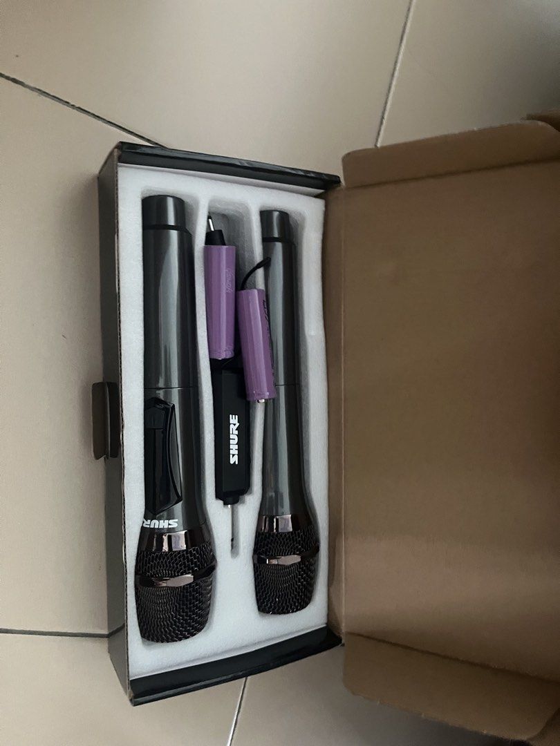 SHURE Wireless Microphone System499042679963013122