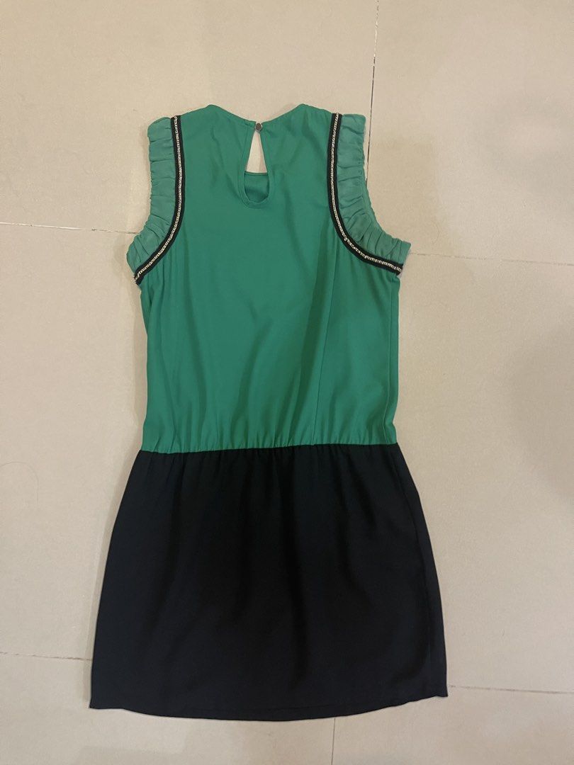 Sleeveless green black dress (Category: Dresses) located in Puchong. Submitted by wisewhale_9988 (Listing ID 1447468863, Image 2). Description: Size S.