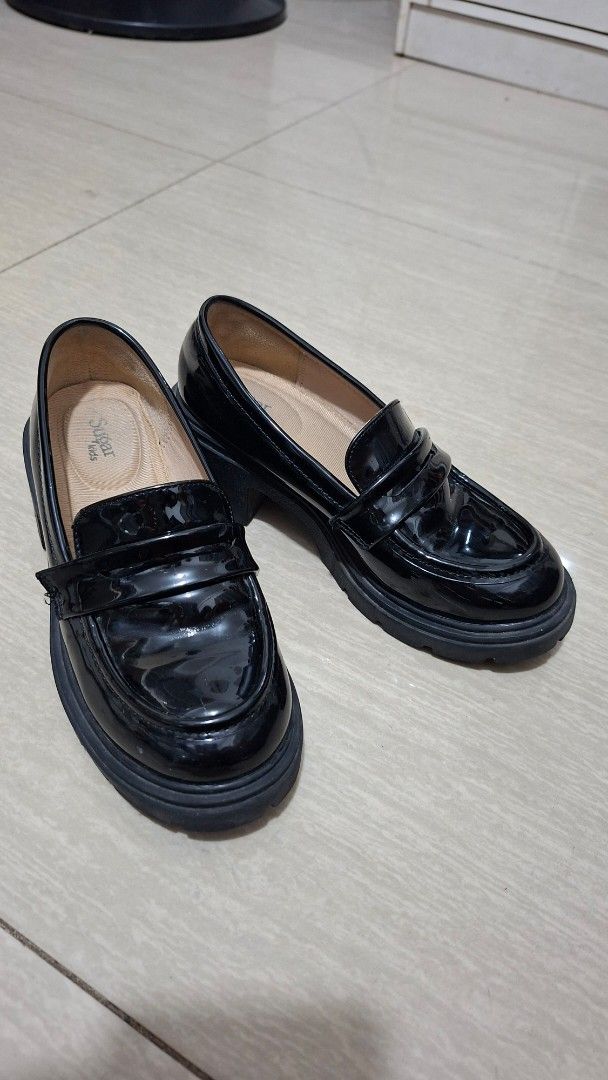 Sofft Black Patent Leather Loafers (Category: Loafers) located in Manila. Submitted by grace_chelo (Listing ID 1447360266, Image 2). Description: - Size: 33 - Material: Black patent leather - Style: Classic penny loafer - Features: Chunky sole, strap across vamp - Ideal for: School, everyday wear - Condition: Minor scratches.