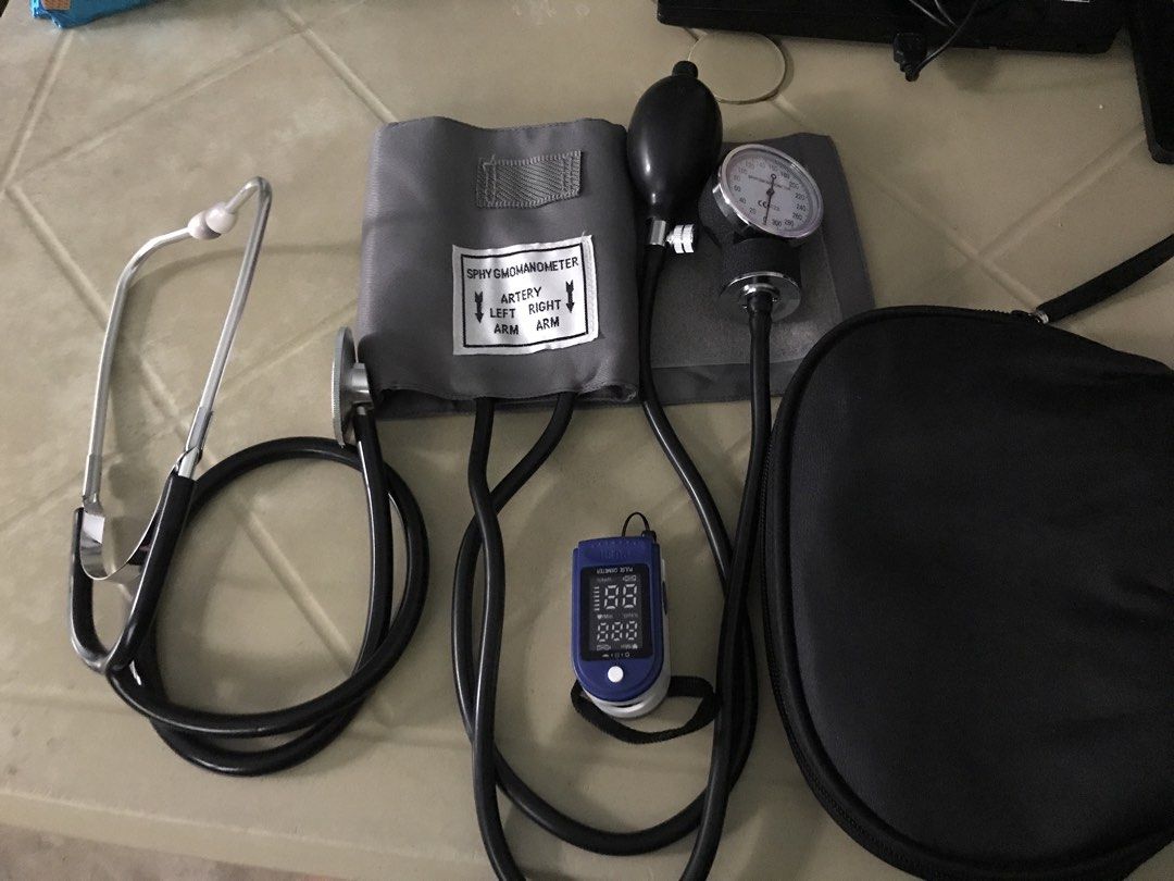 Sphygmomanometer with stethoscope For sale (Category: Health Monitors & Weighing Scales) located in Lingayen. Submitted by kenyy2ne3 (Listing ID 1447364296, Image 1). Description: With bag.