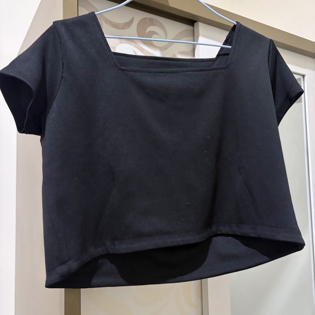 Square Top Knit (Kategori: Atasan) berada di Jakarta Barat. Dikirim oleh nachives (ID iklan 1447441035, Gambar 3). Deskripsi: take all 100k satu aja 40k no try on males ribet uda murcee lgsg check aja ke toko oyen masing2 🤍😊.