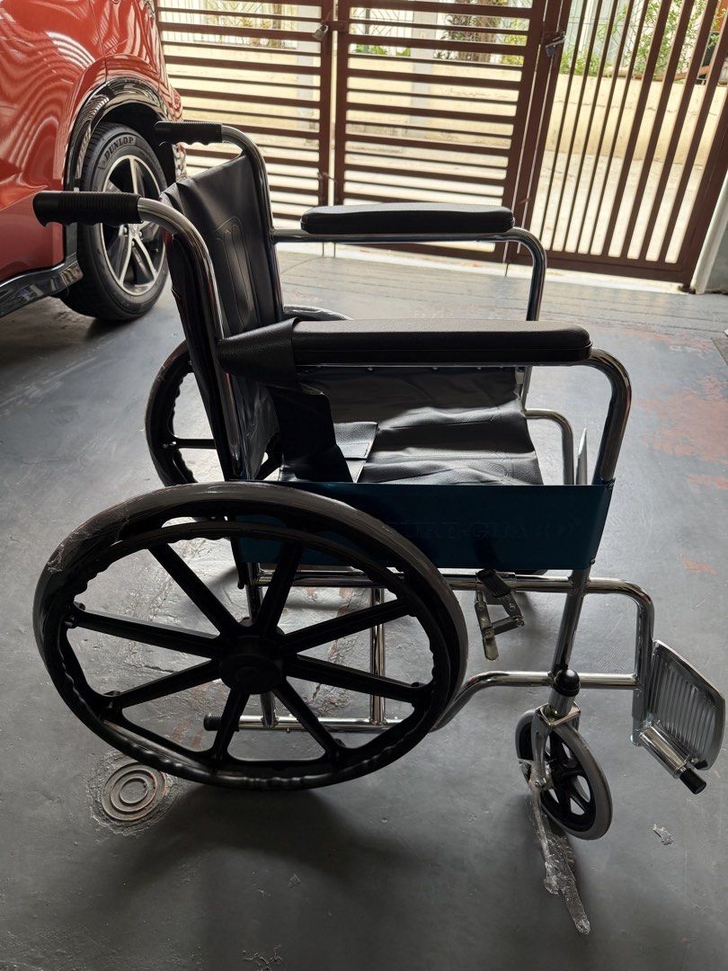 Sureguard Heavy Duty Wheelchair (Category: Wheelchairs) located in Paranaque City. Submitted by crisnold2123 (Listing ID 1447379426, Image 3). Description: Market price P6,500 Heavy duty wheelchair Sureguard brand Original Brand new.