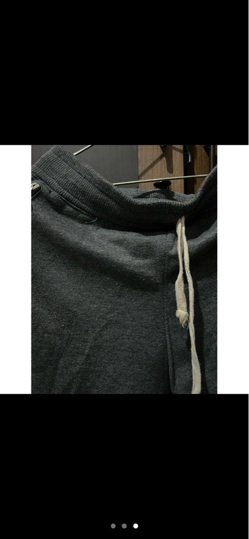 sweatpants okechuku preloved pria wanita (Kategori: Bawahan) berada di Bekasi. Dikirim oleh itscalledpreloved (ID iklan 1447388876, Gambar 3). Deskripsi: Brand: OKECHUKU Size: S Minus: - Motif: Polos Warna: Abu-abu tua Bahan: Katun sweatpants.