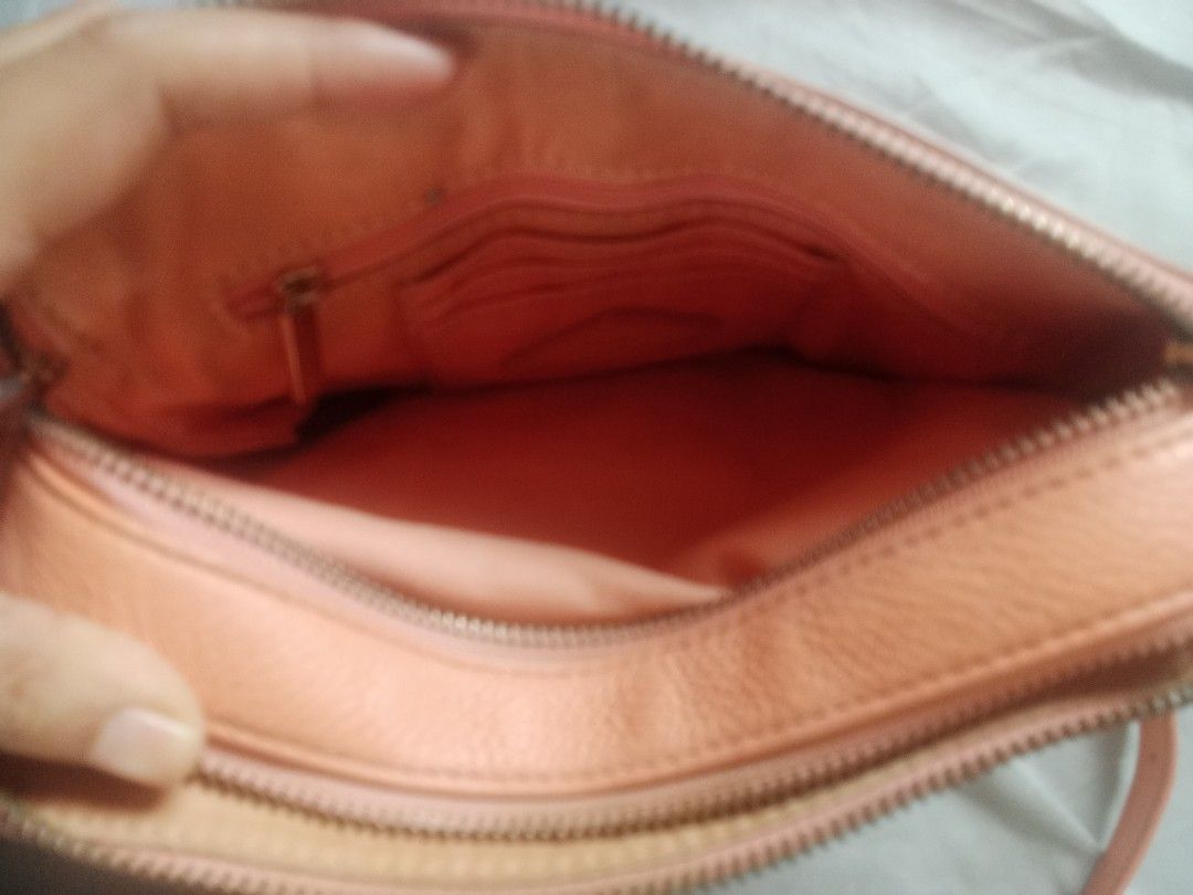 Tas Fossil Cambag Original (Kategori: Tas & Dompet Wanita) berada di Depok. Dikirim oleh nyvyshavha (ID iklan 1447332773, Gambar 2). Deskripsi: Fossil ori, cakep mulus bersih wangi warna cute bgt, silahkan nego halus.