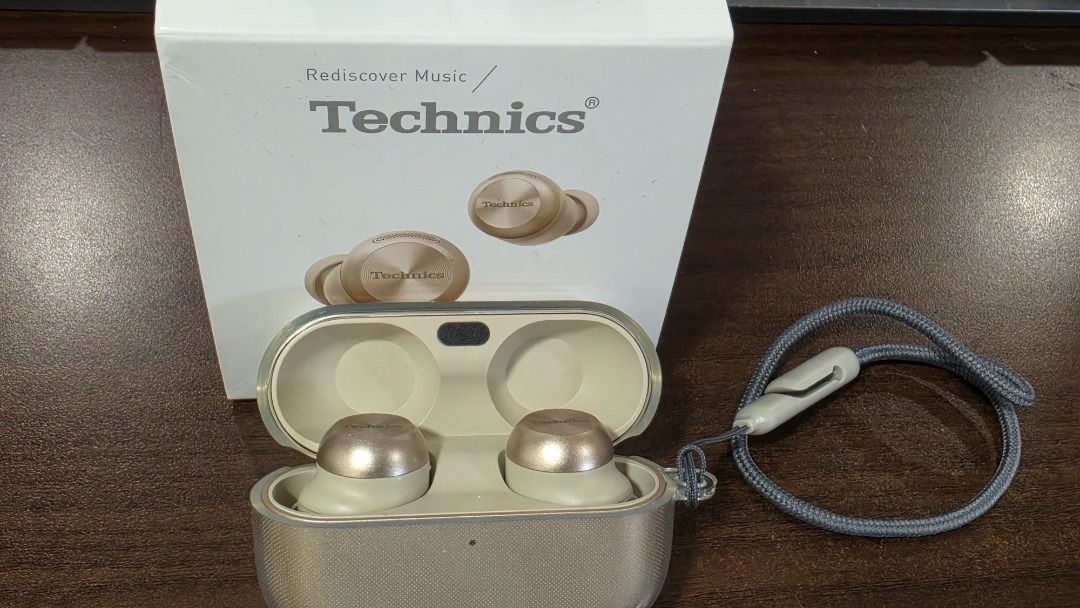 Technics AZ100 True Wireless Earbuds (Category: Earphones) located in Petaling Jaya. Submitted by cyrus.gan (Listing ID 1447439082, Image 2). Description: https://www.technics.com/my/products/true-wireless-earbuds/eah-az100.html Come with protective case Magnetic Fluid Driver for low distortion, accurate bass and high resolution. Adaptive Noise Cancelling Technology adjusts in real-time to block ambient noise and maintains optimal ANC at all time