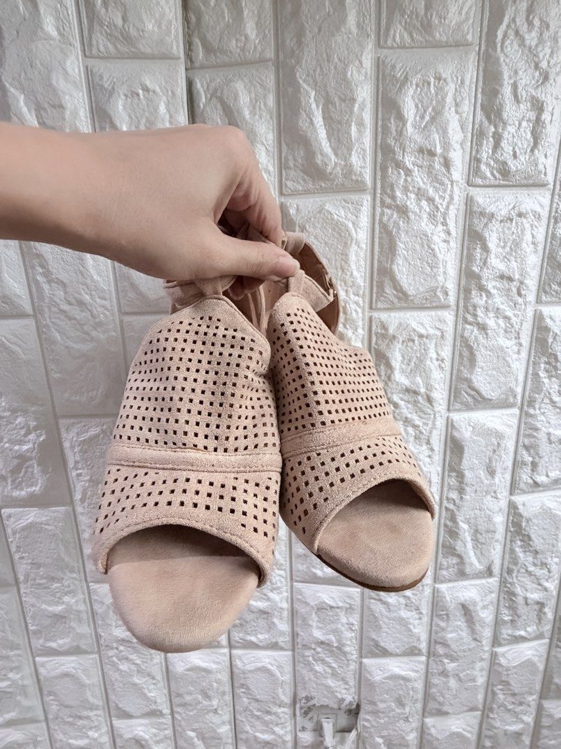 Tendenz Beige Suede Perforated Block Heels Size 36 (Category: Heels) located in Manila. Submitted by leyac (Listing ID 1447331981, Image 1). Description: - Brand: Tendenz - Color: Beige - Material: Suede - Style: Peep-toe heels - Details: Perforated detailing, ankle strap with tie closure - Heel: Chunky block heel - Size: 36 - Occasion: Perfect for dressing up or down.