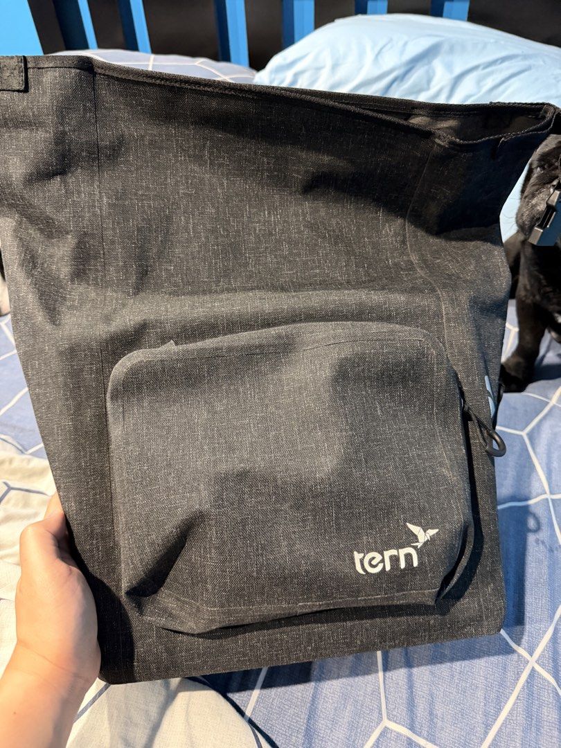 Tern Dry Goods Bag Bicycle Pannier (Category: Bicycles) located in San Juan City. Submitted by charliedj (Listing ID 1447416792, Image 1). Description: - Tern Dry Goods Bag - Waterproof material - Attaches securely to bicycle rack - Convenient front pocket - Easy drawstring closure - Instructions included - Ideal for carrying your cycling essentials.