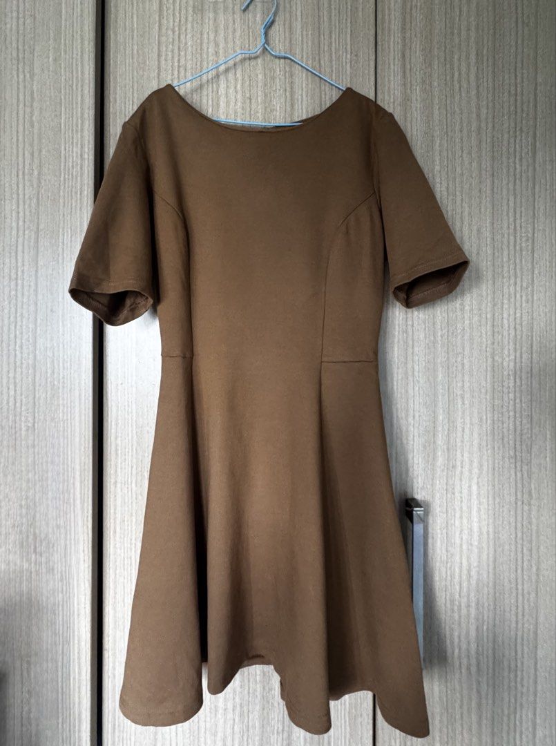 Topshop Brown A-Line Dress (Category: Dresses) located in Taguig. Submitted by misstangerine (Listing ID 1447362852, Image 1). Description: - Brand: Topshop - Style: A-line dress - Color: Brown - Sleeves: Short sleeves - Neckline: Round neck - Silhouette: Fit and flare - Occasion: Casual to semi-formal - Versatile: Easy to style up or down - Armpit to armpit: ~ 15 inches. Length ~ 32 inches. .