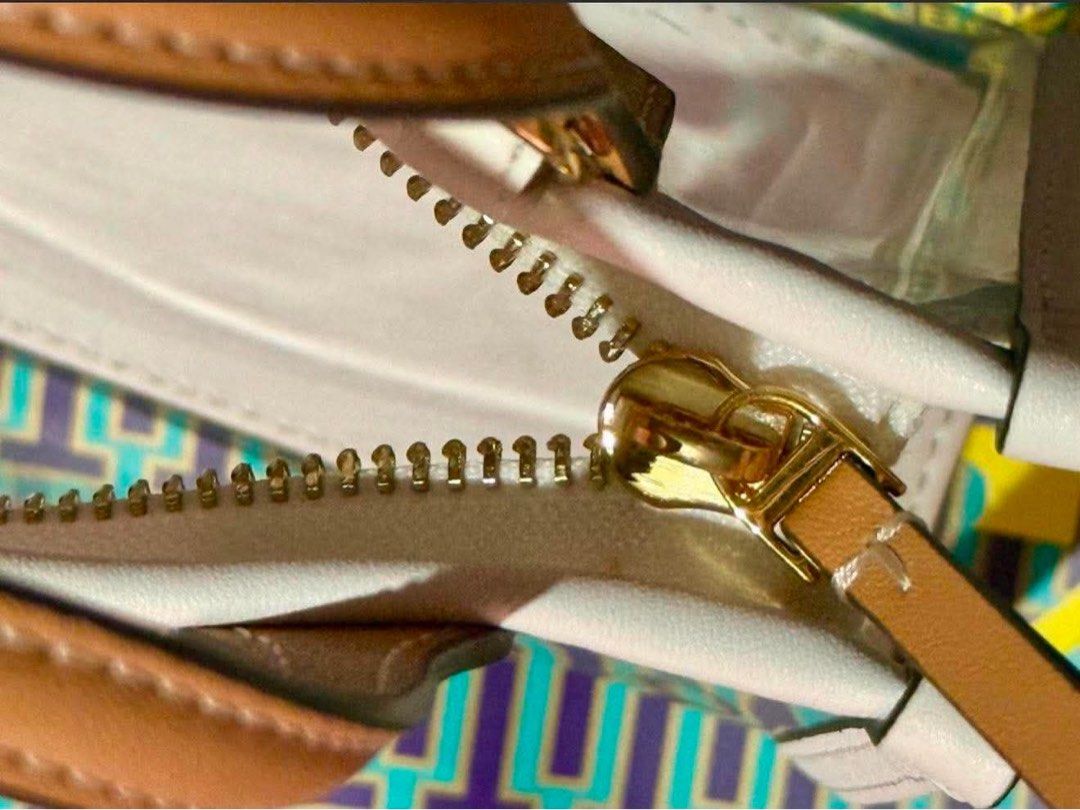 Tory Burch Mini Ella Cross-Body Bag (Category: Luxury Bags & Wallets) located in Manila. Submitted by ceeej04 (Listing ID 1447440152, Image 3). Description: -Authentic Tory Burch Mini Ella -white and tan in color -Clear PVC Vinyl - gold Zip closure - adjustable removable cross body strap 23.1" - height 4.8", length 7.2" , depth 2.8" -with FREE insert pouch (para ndi kita loob) bought from orange app 600 pesos only used once - ndi ko nagagamit kas