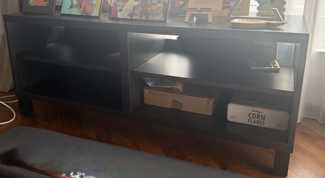 Tv Console (Category: TV Consoles) located in Singapore. Submitted by redrambutan (Listing ID 1447374313, Image 1). Description: .