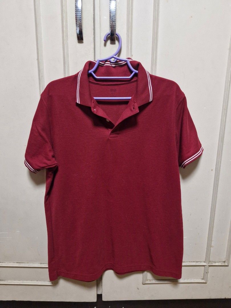 Uniqlo Polo Shirt (Category: Activewear) located in Quezon City. Submitted by gidsfinds (Listing ID 1447433567, Image 1). Description: Decluttering Size Medium. Project 3, QC.