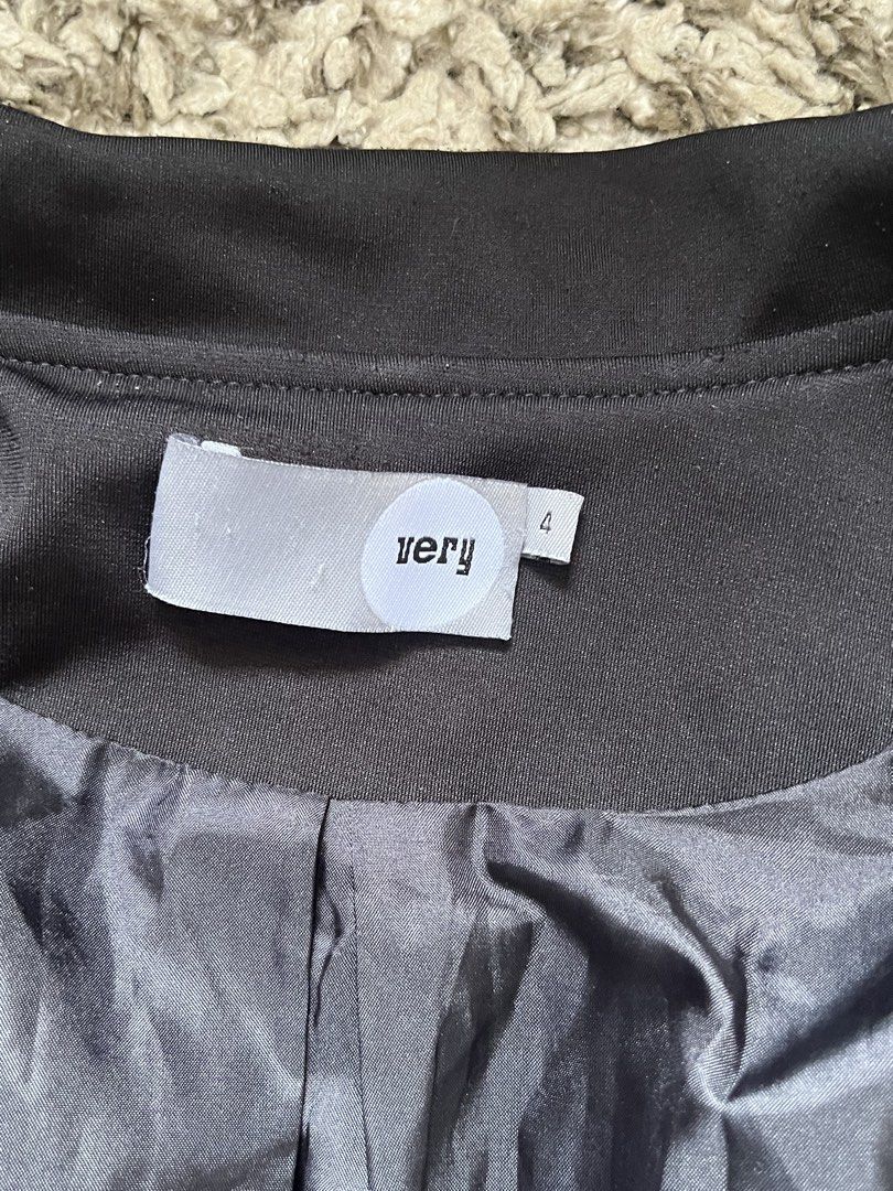 Very Black Open Front Blazer Size 4 (Category: Coats, Jackets and Outerwear) located in Pasay City. Submitted by losient (Listing ID 1447448435, Image 3). Description: - Black blazer from Very - Open front with single button closure - Fully lined interior - Estimated size: 4 - Versatile for work or evening wear.