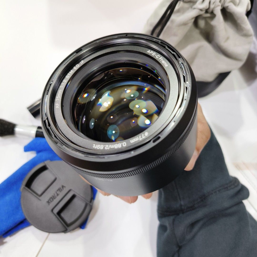Viltrox Pro 75mm f1.2 (Category: Lens & Kits) located in Manila. Submitted by jeromedumm13989 (Listing ID 1447365732, Image 2). Description: Viltrox Pro 75mm f1.2 (E-mount for sony) Sharp and Fast AF Good as new DOP - May 15 2026 Wala pang 2months Complete with box manuals lens pouch and warranty card 23k nego pa basta sure buyer Rfs : switch to Fuji Loc: Lucena City Quezon Province.