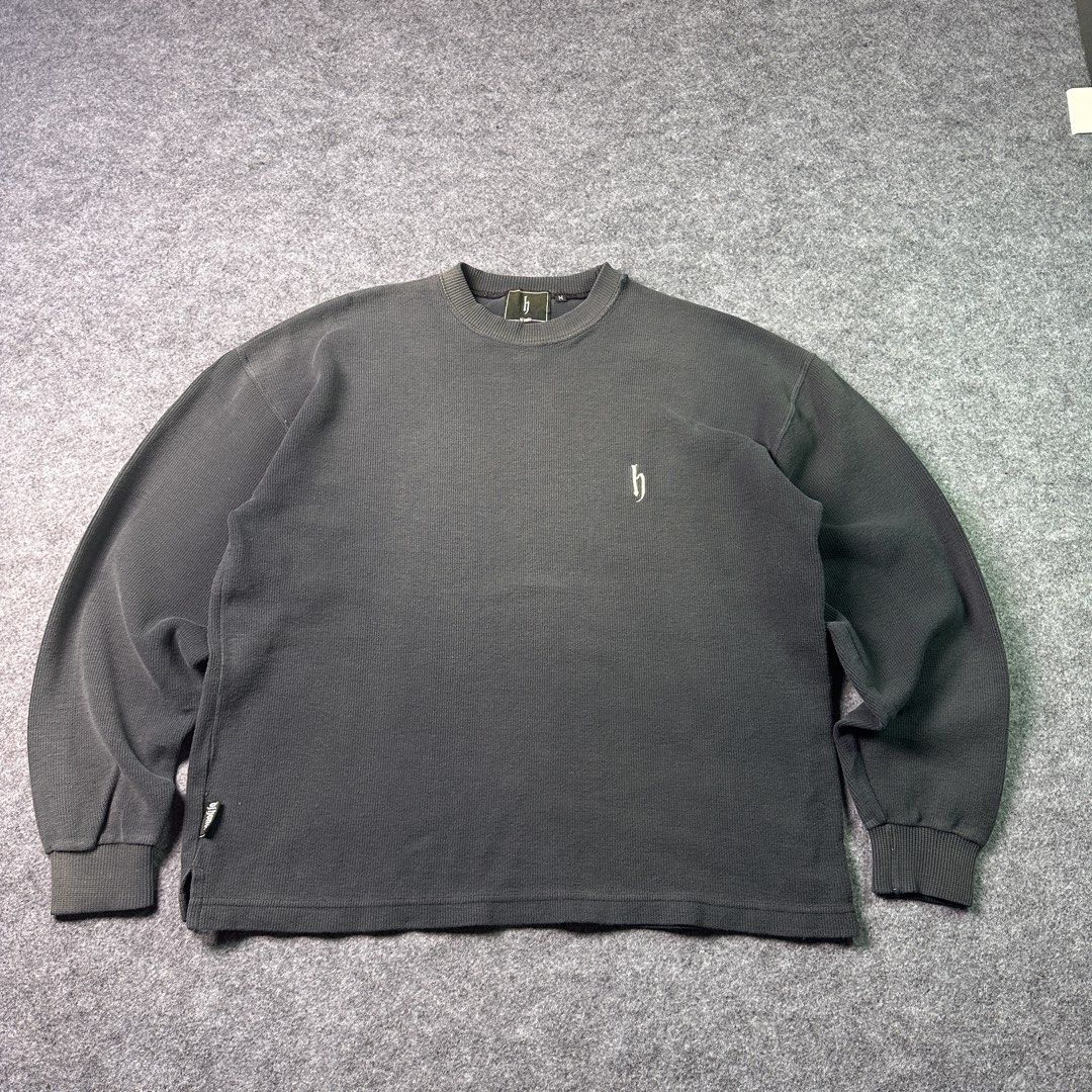 vintage waffle Japan DJ Honda y2k (Category: Tshirts & Polo Shirts) located in Kajang. Submitted by everfound (Listing ID 1447427747, Image 2). Description: - vintage waffle-knit sweatshirt from Japanese hip-hop brand DJ Honda, featuring a washed charcoal finish and embroidered “h” logo. - Condition vintage, refer photo - Size M on tag, manual refer photo - price listed Dfod - post +7/ss+15 - No cod - No return & refund 🗄️ A23,0336.
