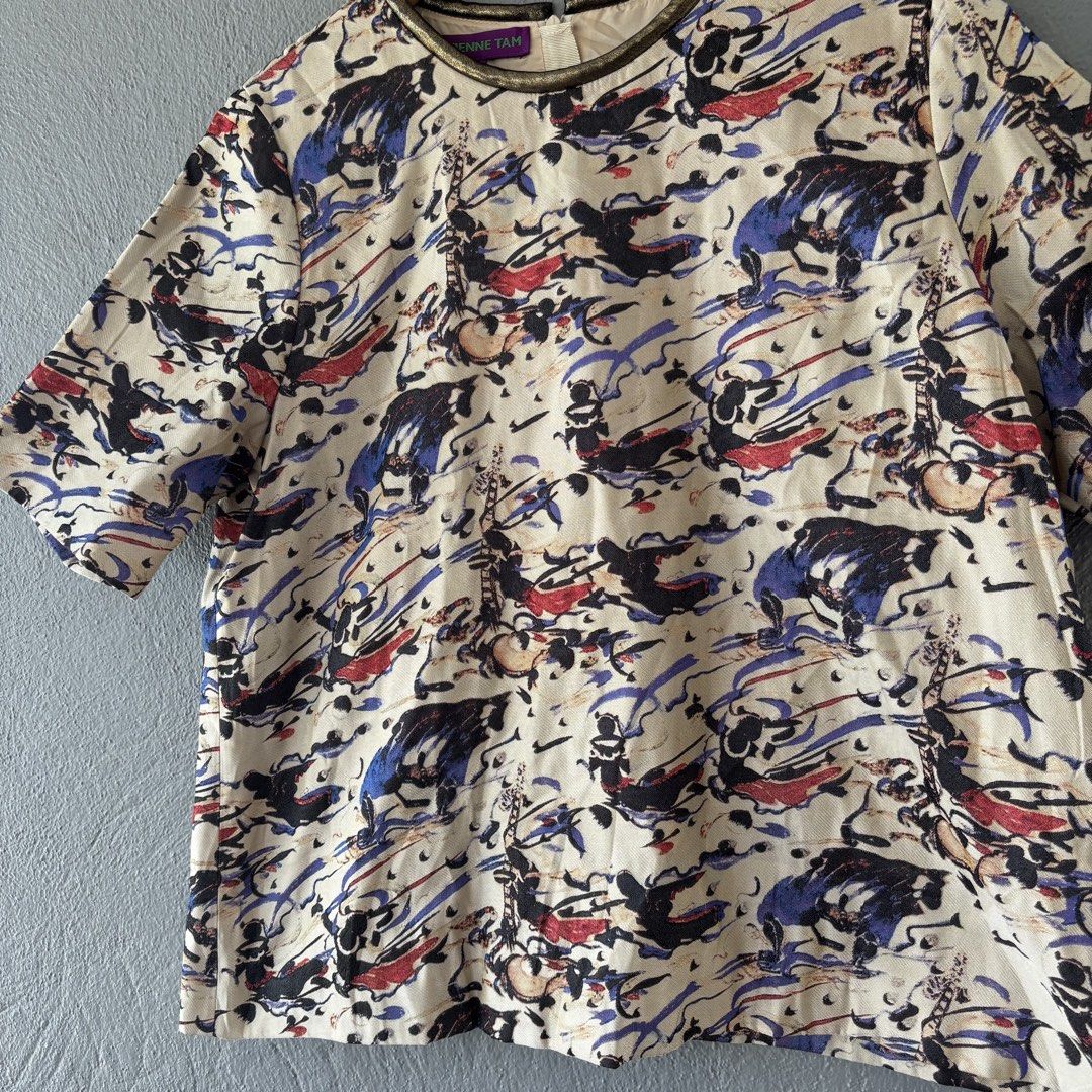 vivienne tam (Category: Blouses) located in San Fernando. Submitted by diff.thr1ft (Listing ID 1447308406, Image 2). Description: - Brand: Vivienne Tam - Type: Blouse - Size: M (US 6 / UK 10 / EU 38) - Design: Eye-catching abstract/artistic print - Condition: Good (Condition 4) - Features: Unique neckline detail - Meet-up available in San Fernando, Pampanga.