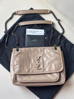 (Kategori: ) berada di . Dikirim oleh anzeraluxbags.id (ID iklan 1447345563, Gambar 1). Deskripsi: .
