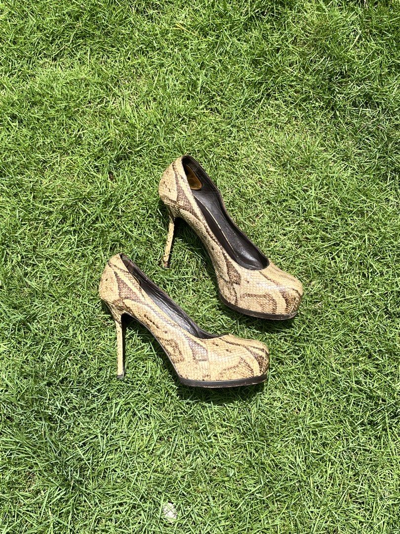 YSL Python sandals (Category: Sandals) located in Bayog. Submitted by hared_dos (Listing ID 1447321598, Image 1). Description: Size 36 on tag.