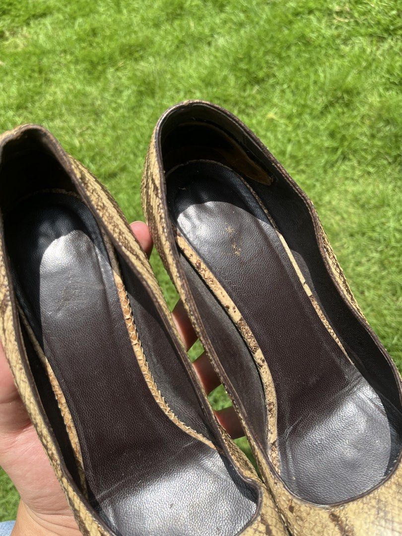 YSL Python sandals (Category: Sandals) located in Bayog. Submitted by hared_dos (Listing ID 1447321598, Image 2). Description: Size 36 on tag.