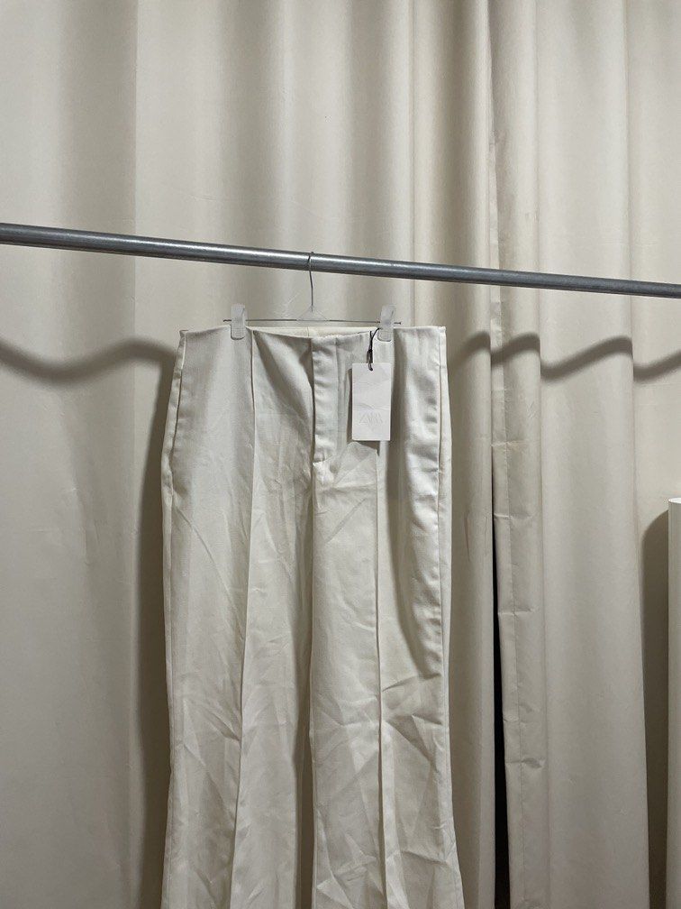 ZARA FLARED TROUSER BNWT (Category: Other Bottoms) located in Makati City. Submitted by tinycloset__ (Listing ID 1447415827, Image 2). Description: ZARA FLARED LINEN TROUSER BNWT M ON TAG.