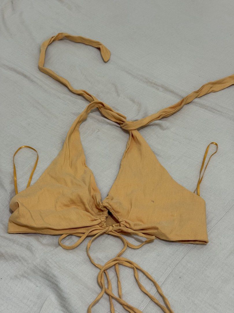 Zara Orange Halter Neck Tie Up Top (Category: Sleeveless) located in Mandaluyong City. Submitted by ndclutters (Listing ID 1447429279, Image 1). Description: - Zara orange halter neck top - Adjustable tie-up straps - Size S - there’s a stain see photo.