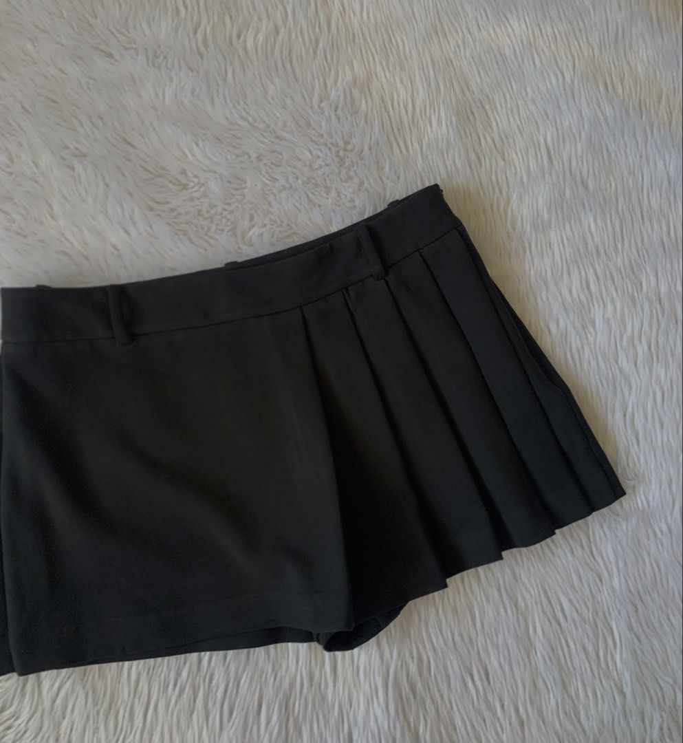 ZARA Skort (Category: Shorts) located in Cebu City. Submitted by _labelscebu (Listing ID 1447341013, Image 2). Description: .