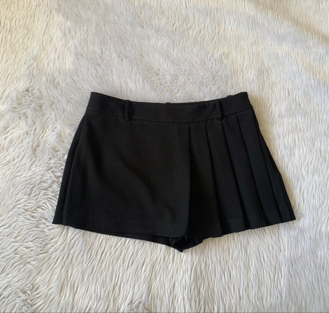 ZARA Skort (Category: Shorts) located in Cebu City. Submitted by _labelscebu (Listing ID 1447341013, Image 1). Description: .