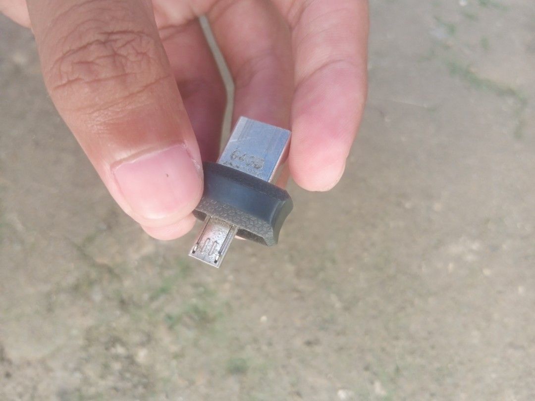 64GB USB Flash Drive OTG Micro USB & USB 3.0 (Category: Hard Disks & Thumbdrives) located in Caloocan City. Submitted by brightstar-da11 (Listing ID 1452765479, Image 3). Description: - 64GB USB Flash Drive - Dual Connectors: Standard USB 3.0 and Micro USB - Effortlessly transfer files between your computer and smartphone - Compatible with Android devices supporting OTG (On-The-Go) - Tested and confirmed working.