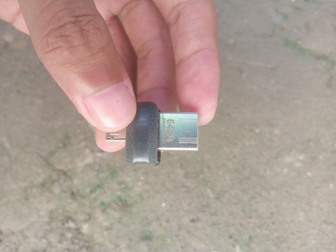 64GB USB Flash Drive OTG Micro USB & USB 3.0 (Category: Hard Disks & Thumbdrives) located in Caloocan City. Submitted by brightstar-da11 (Listing ID 1452765479, Image 1). Description: - 64GB USB Flash Drive - Dual Connectors: Standard USB 3.0 and Micro USB - Effortlessly transfer files between your computer and smartphone - Compatible with Android devices supporting OTG (On-The-Go) - Tested and confirmed working.