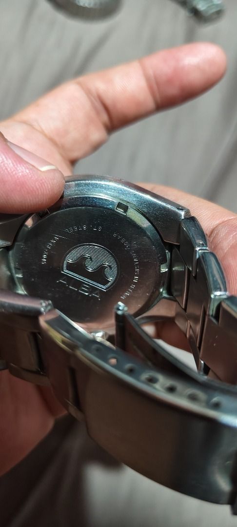 Alba Stainless Steel Watch (Category: Men's Watches) located in Legazpi City. Submitted by roxy420 (Listing ID 1452875743, Image 3). Description: - Water resistant 10 BAR - Clasp closure.