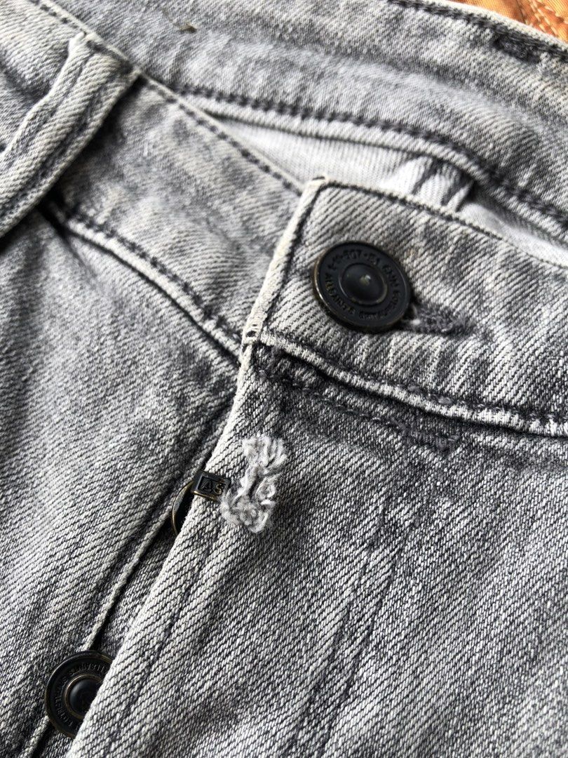 All Saint’s Pants (Category: Jeans) located in Sipalay. Submitted by johnlevifl12973 (Listing ID 1452783353, Image 2). Description: All saint’s Pants Slim Fit W 31-33 L - 43.