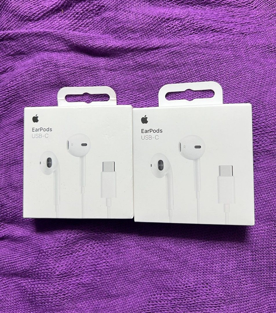 Apple USB - C Earpods (Category: Earphones) located in Manila. Submitted by onlineshopping22 (Listing ID 1452721118, Image 1). Description: .