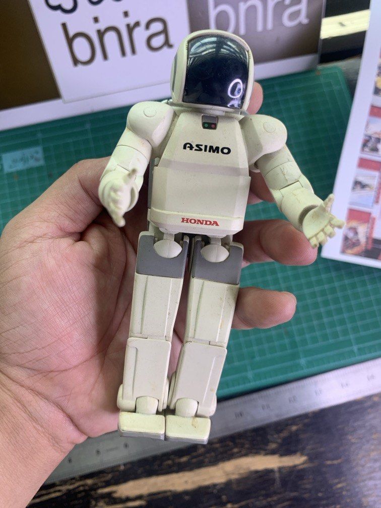 ASIMO - Honda - Articulating Robot Merch (Category: Figurines & Statues) located in Carmona. Submitted by bihira (Listing ID 1452710555, Image 3). Description: ASIMO - Honda - Articulating Robot Merch - WYSIWYG - Sold as set - As is - Authentic Japan - Honda Merch.
