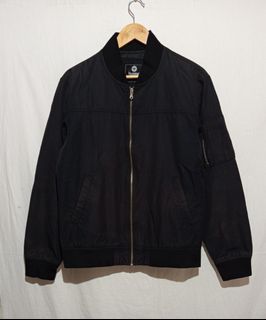 (Category: ) located in . Submitted by thrifted_93 (Listing ID 1452876224, Image 1). Description: .