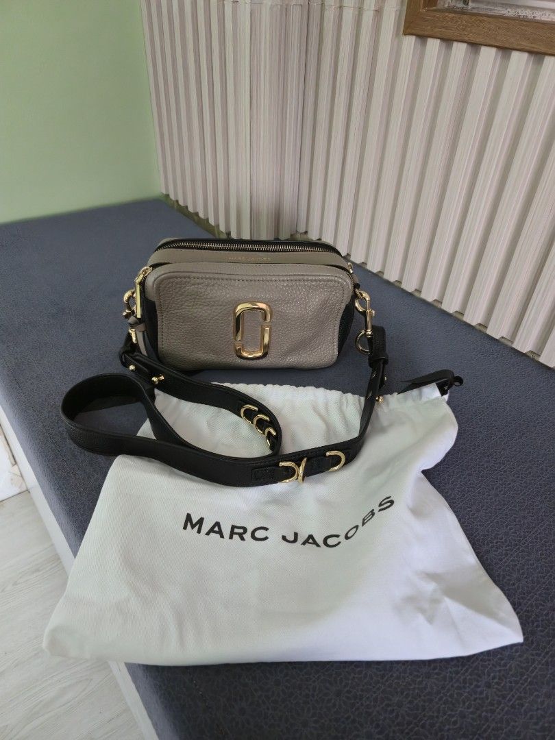 Authentic Marc Jacobs Snapshot Camera Bag Taupe Leather Gold Hardware (Category: Luxury Bags & Wallets) located in Cebu City. Submitted by mcsang (Listing ID 1452829469, Image 1). Description: - Authentic Marc Jacobs Snapshot camera bag - Color: Taupe - Material: Pebbled leather - Hardware: Gold - Includes original dust bag - Detachable crossbody strap with stylish chain detail - Condition: Minor scuffs on bottom corners - Ideal for everyday wear