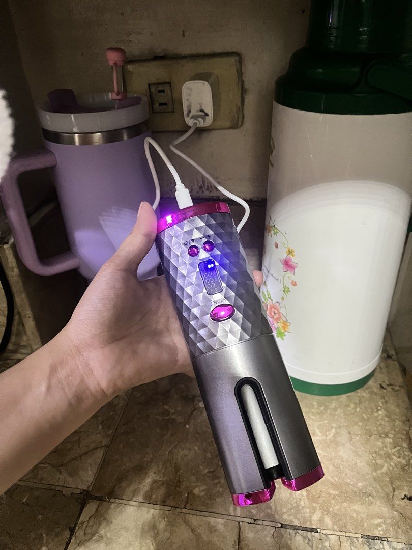 AUTOMATIC HAIR CURLER (Category: Hair) located in Manila. Submitted by missthrift___ (Listing ID 1452786171, Image 3). Description: fix price 500 tried only bought for 527.